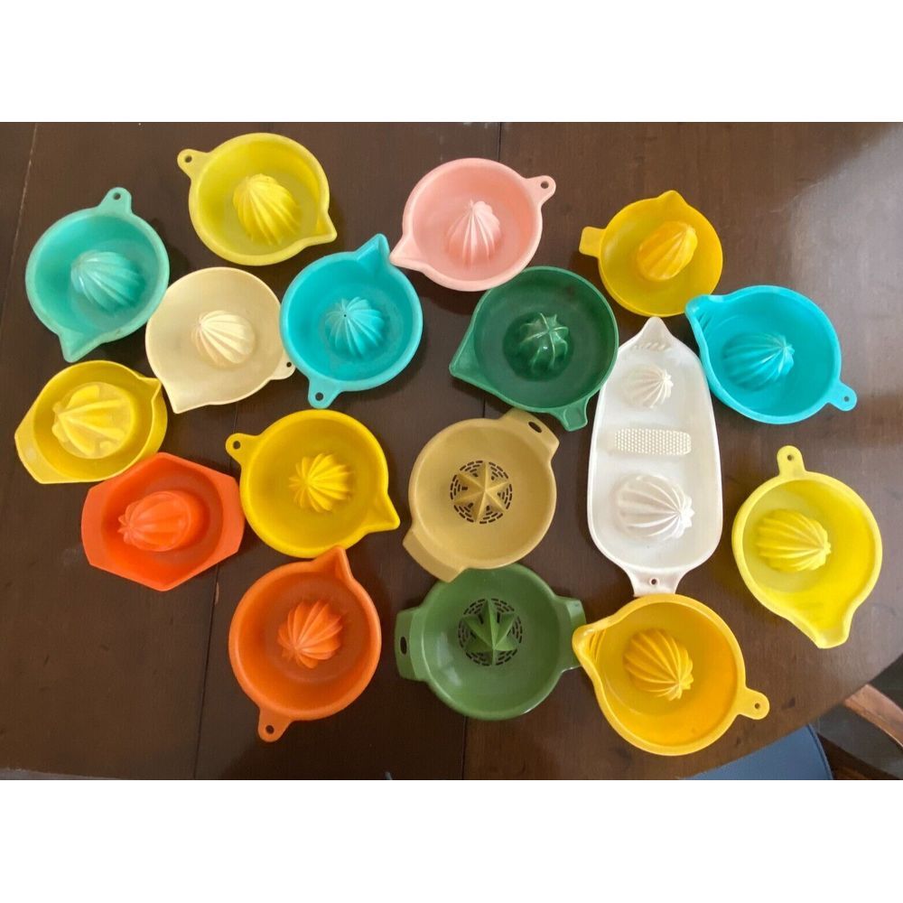 Vintage Plastic Manual Juicer Multicolor Reamer Farmhouse‎ Kitchenware Lot of 17